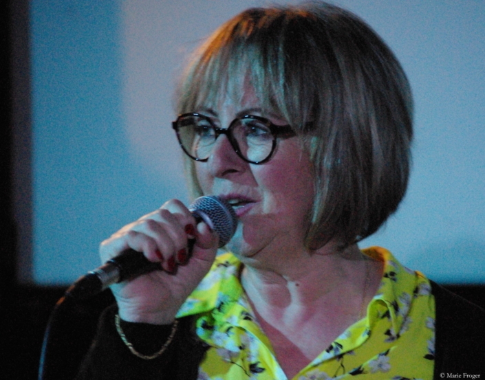 Pop café chanteuse salle2